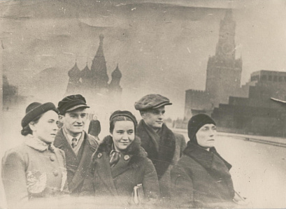 На фото: Марков Фёдор Григорьевич с группой делегатов  в Москве